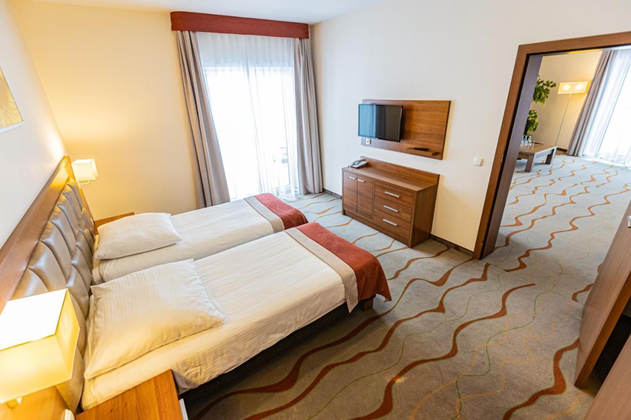 Hotel Olivia Medical Spa Skomielna Czarna 외부 사진