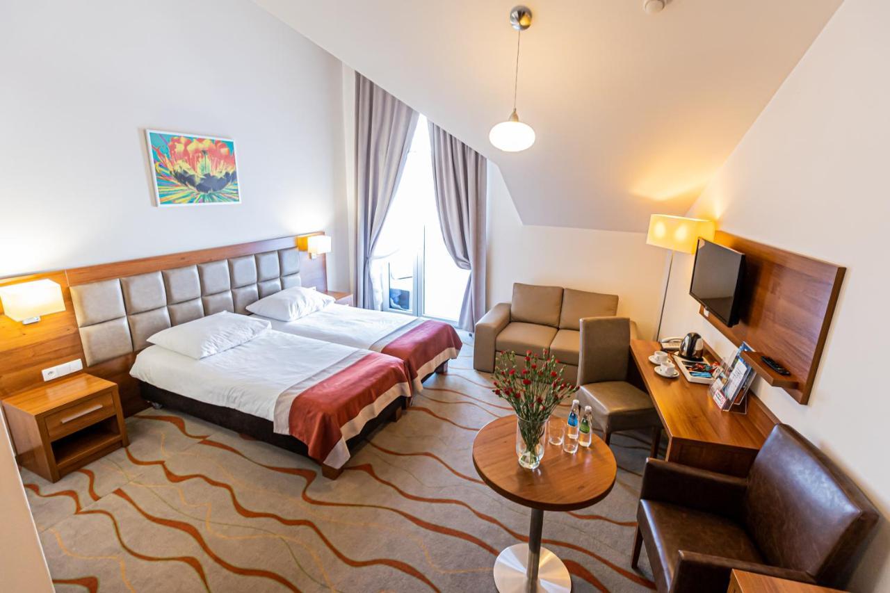 Hotel Olivia Medical Spa Skomielna Czarna 외부 사진