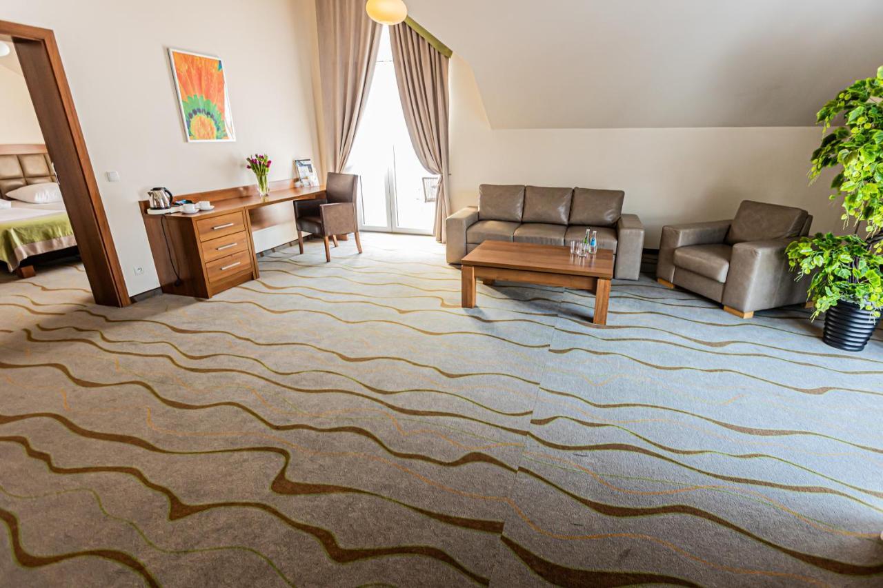 Hotel Olivia Medical Spa Skomielna Czarna 외부 사진